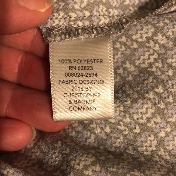 Sleeveless tunic with white and lavender pattern on gray background - Picture 6 of 9